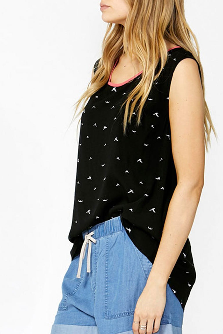 [TEST] Ally Pop Trim Bird Print Top