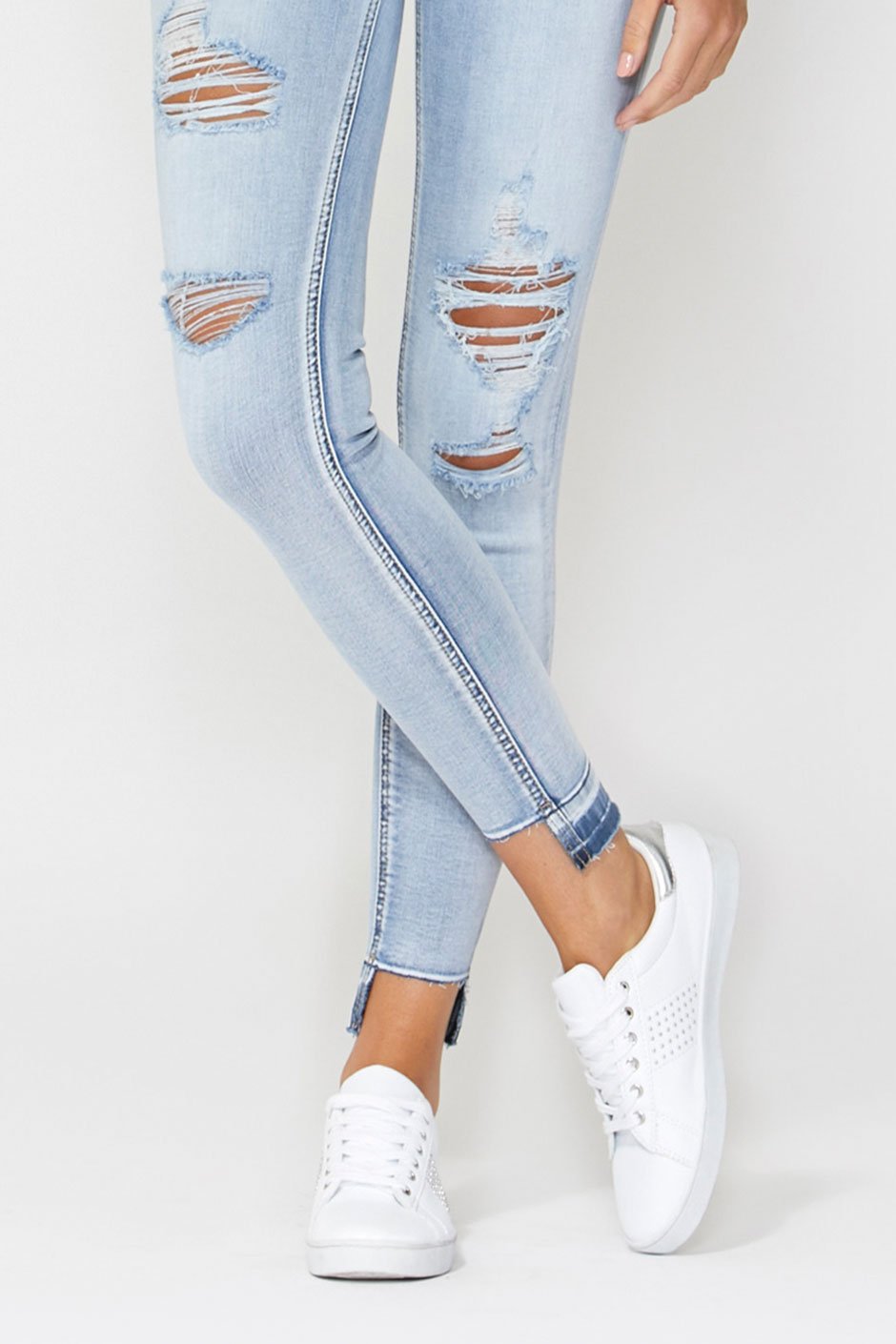 [TEST] Studded Sneaker