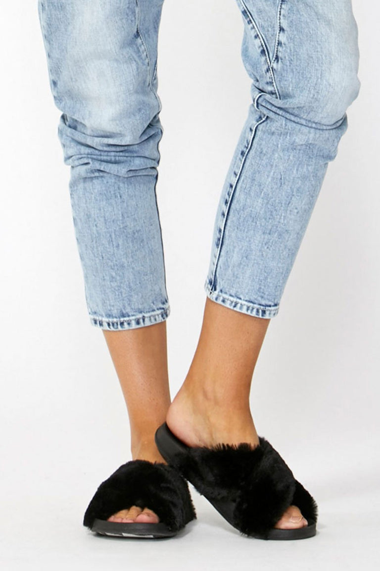[TEST] Faux Fur Crossover Slide