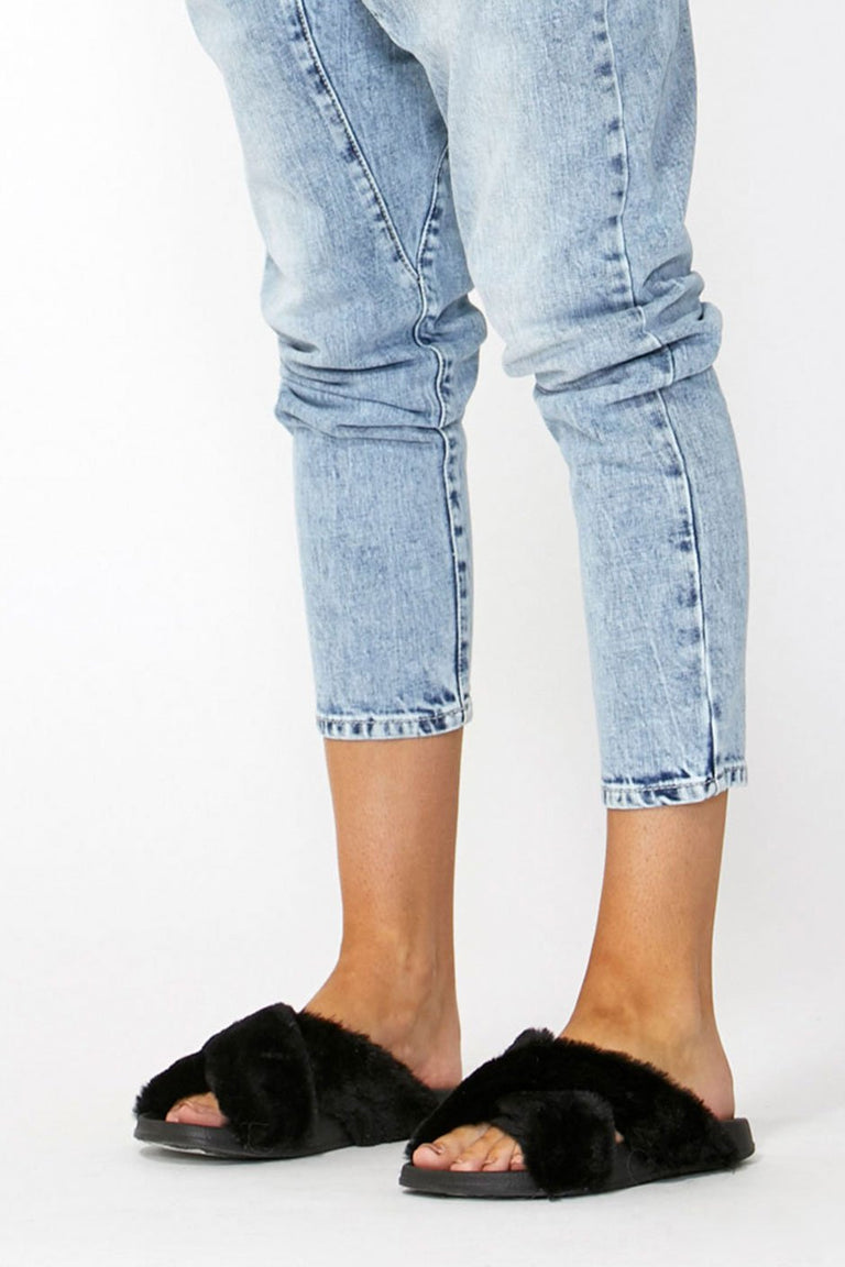 [TEST] Faux Fur Crossover Slide