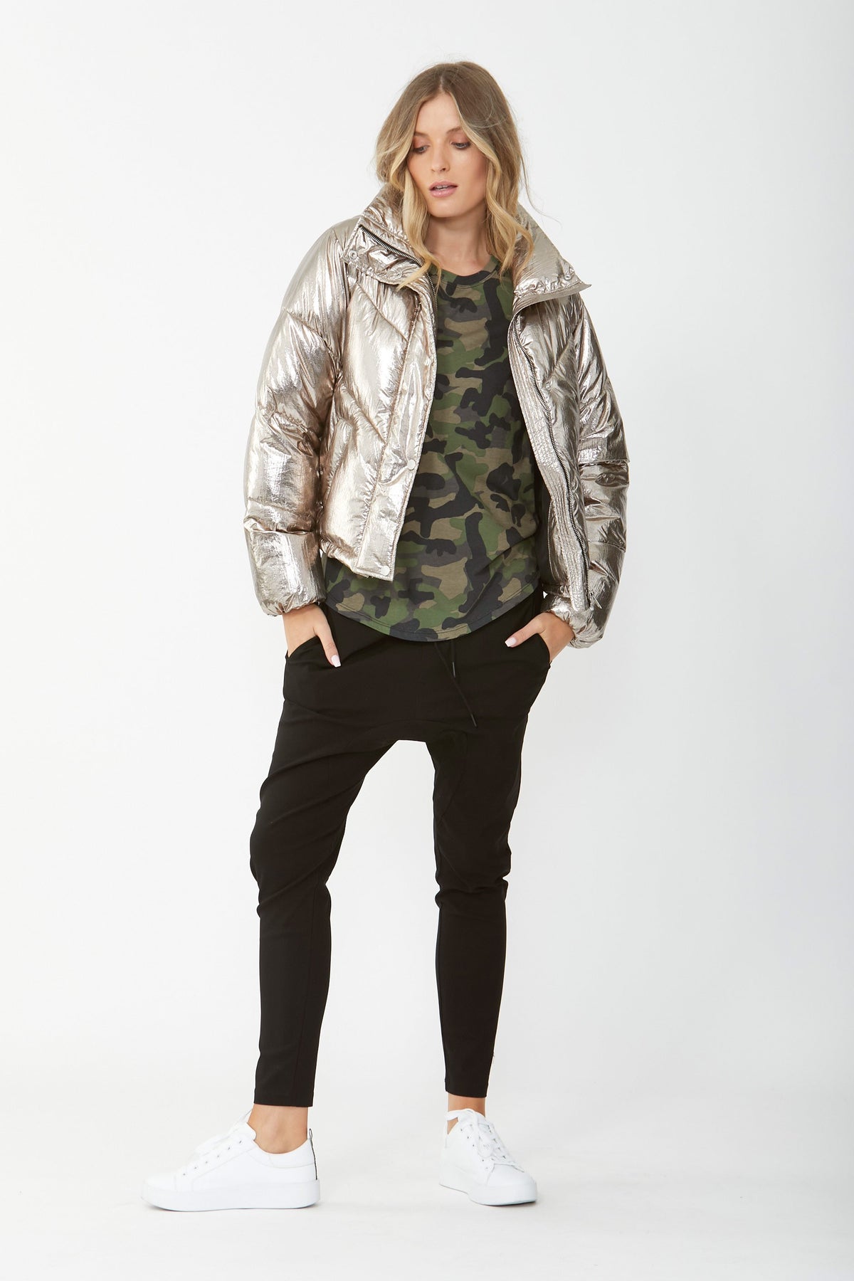 [TEST] D-Luxe Crew Petal Hem Tee