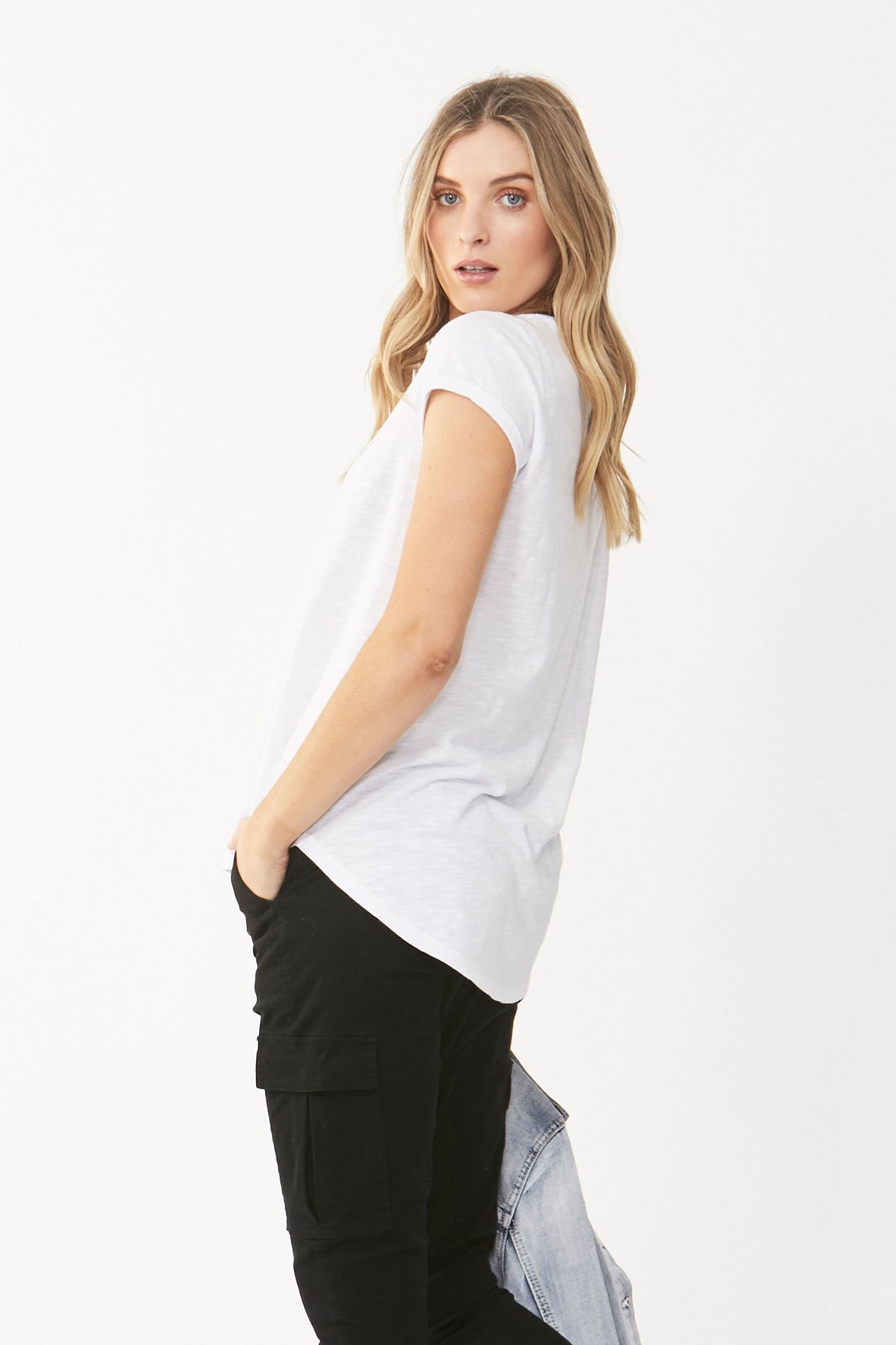 [TEST] Bonne Idee Embroidered Tee