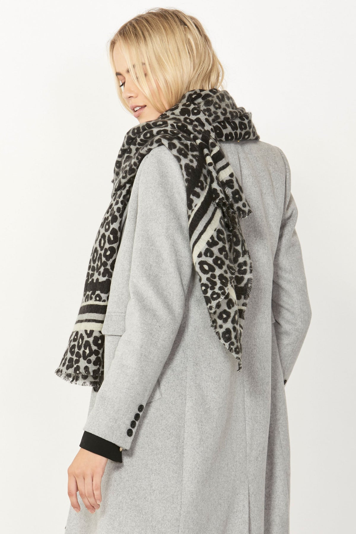 [TEST] Soft Leopard Lines Scarf