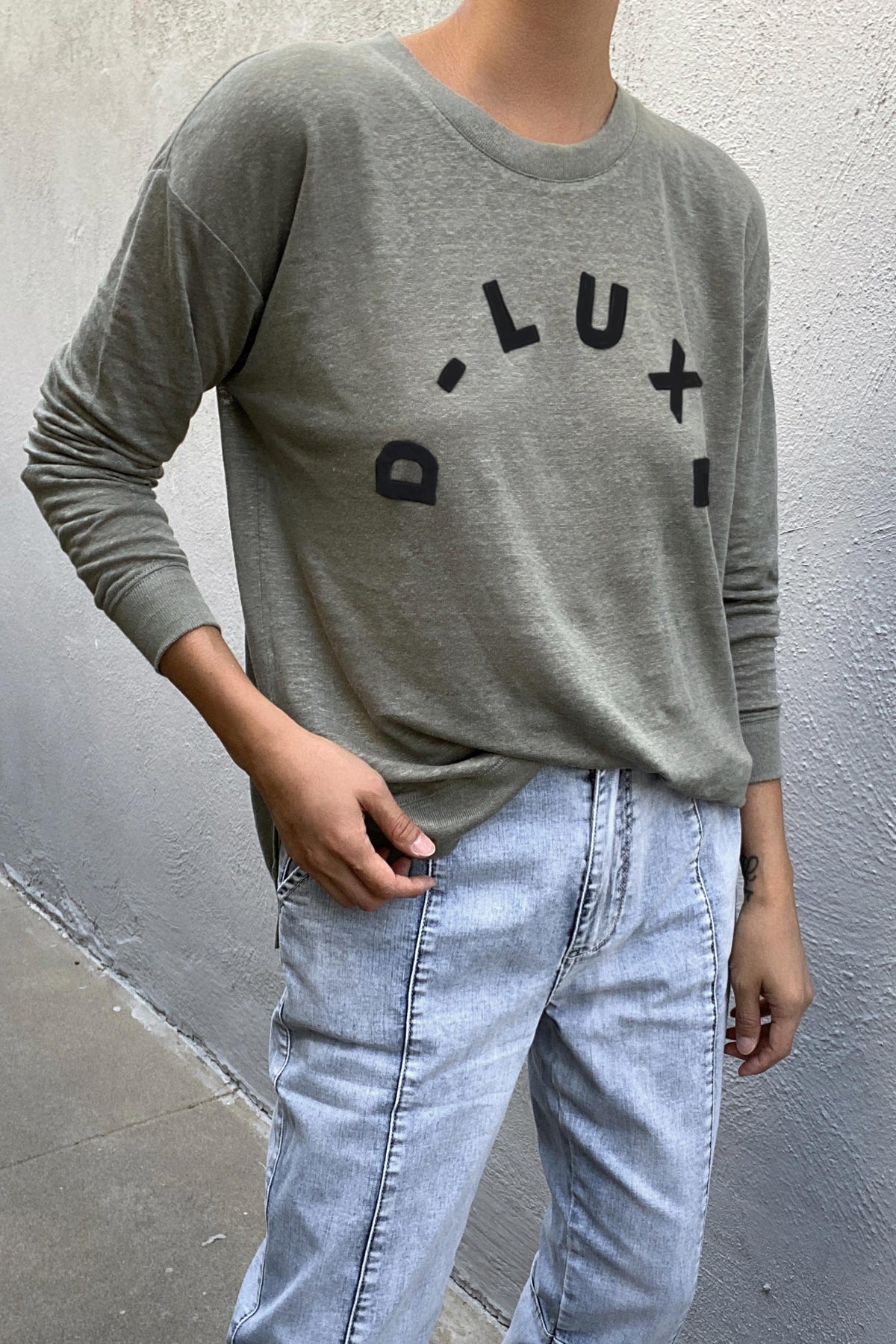 [TEST] D-Luxe Linen Logo Tee