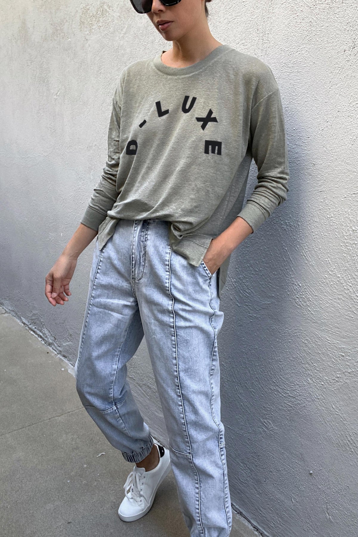 [TEST] D-Luxe Linen Logo Tee