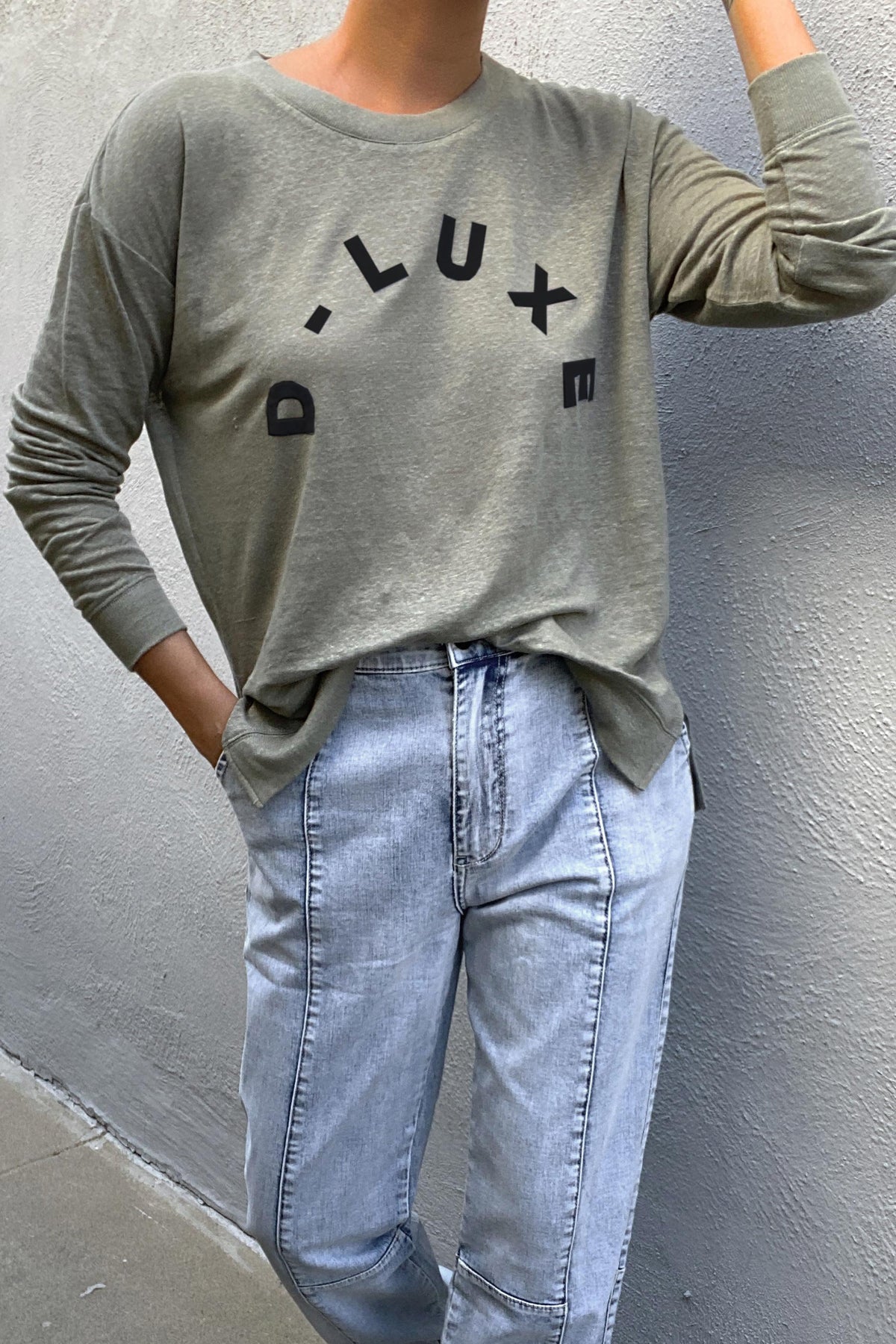 [TEST] D-Luxe Linen Logo Tee