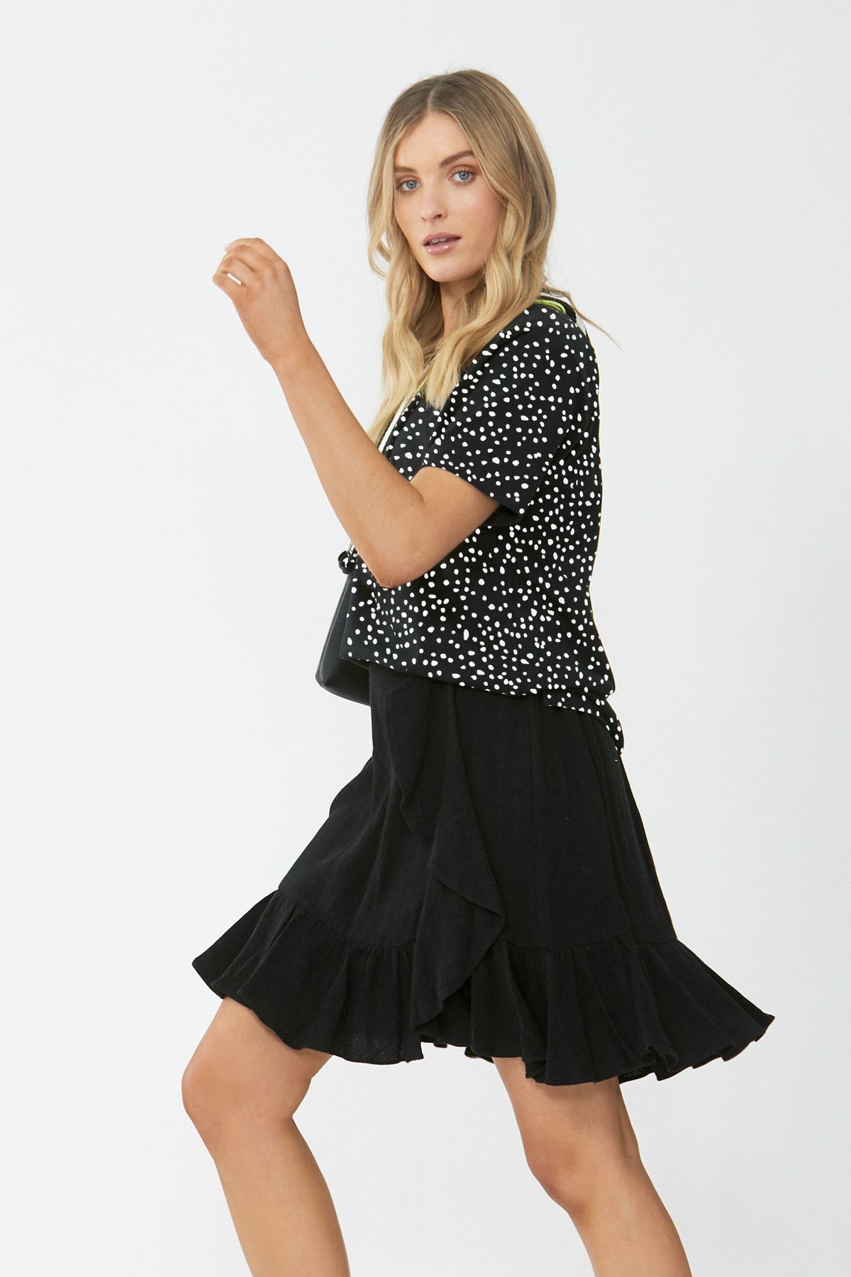 [TEST] Roslyn Textured Mini Skirt