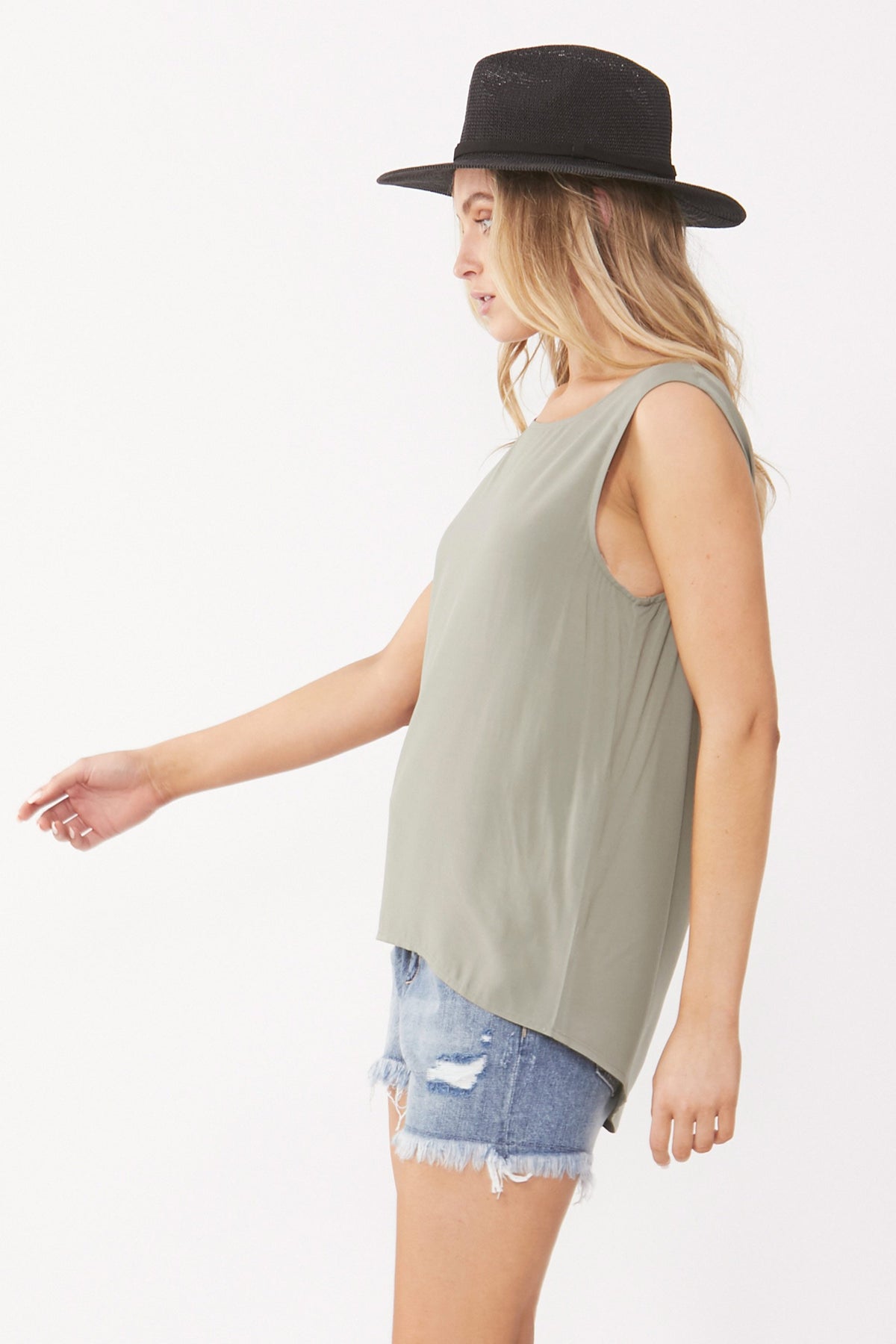 [TEST] Lucy High Low Top