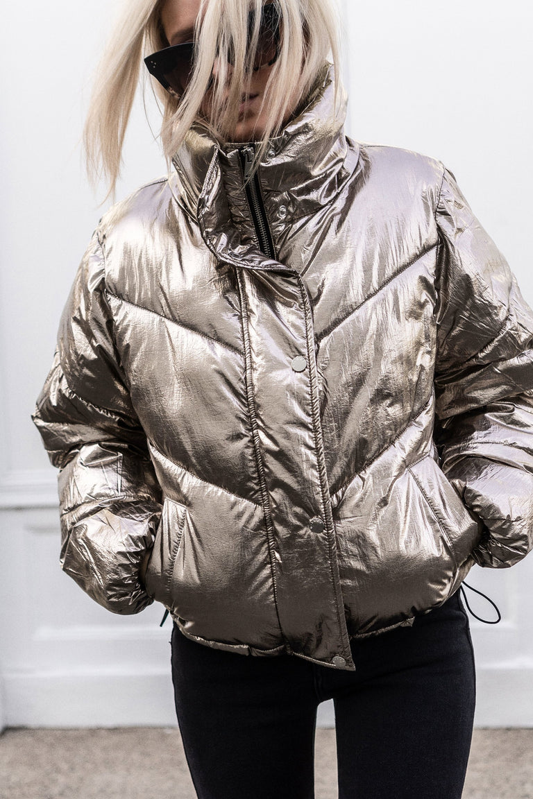 [TEST] D-Luxe Metallic Puffer