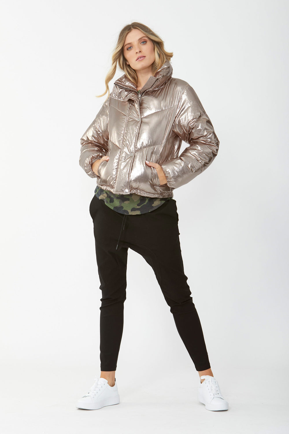 [TEST] D-Luxe Metallic Puffer