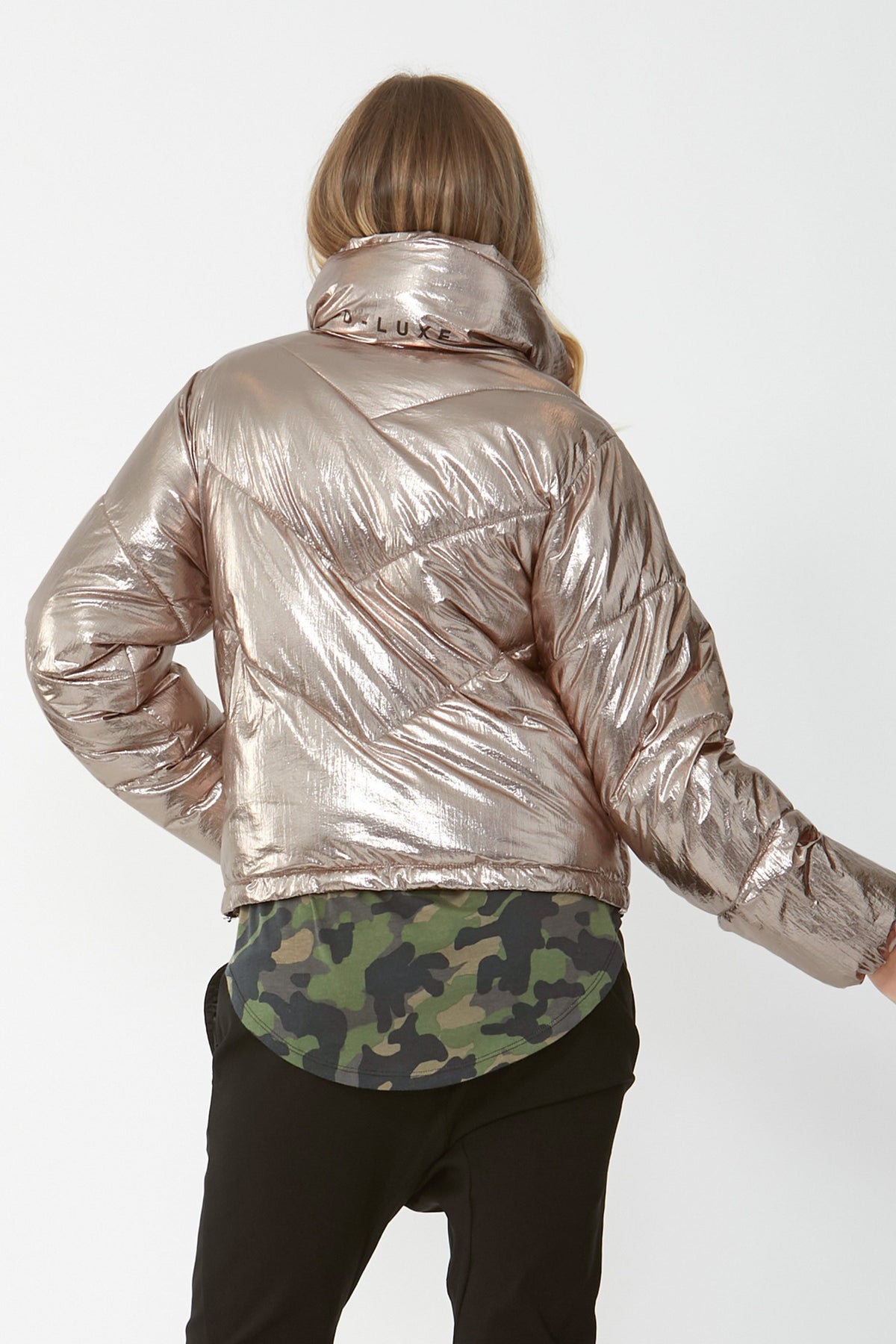 [TEST] D-Luxe Metallic Puffer