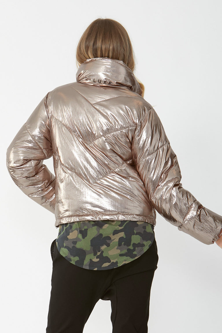 [TEST] D-Luxe Metallic Puffer