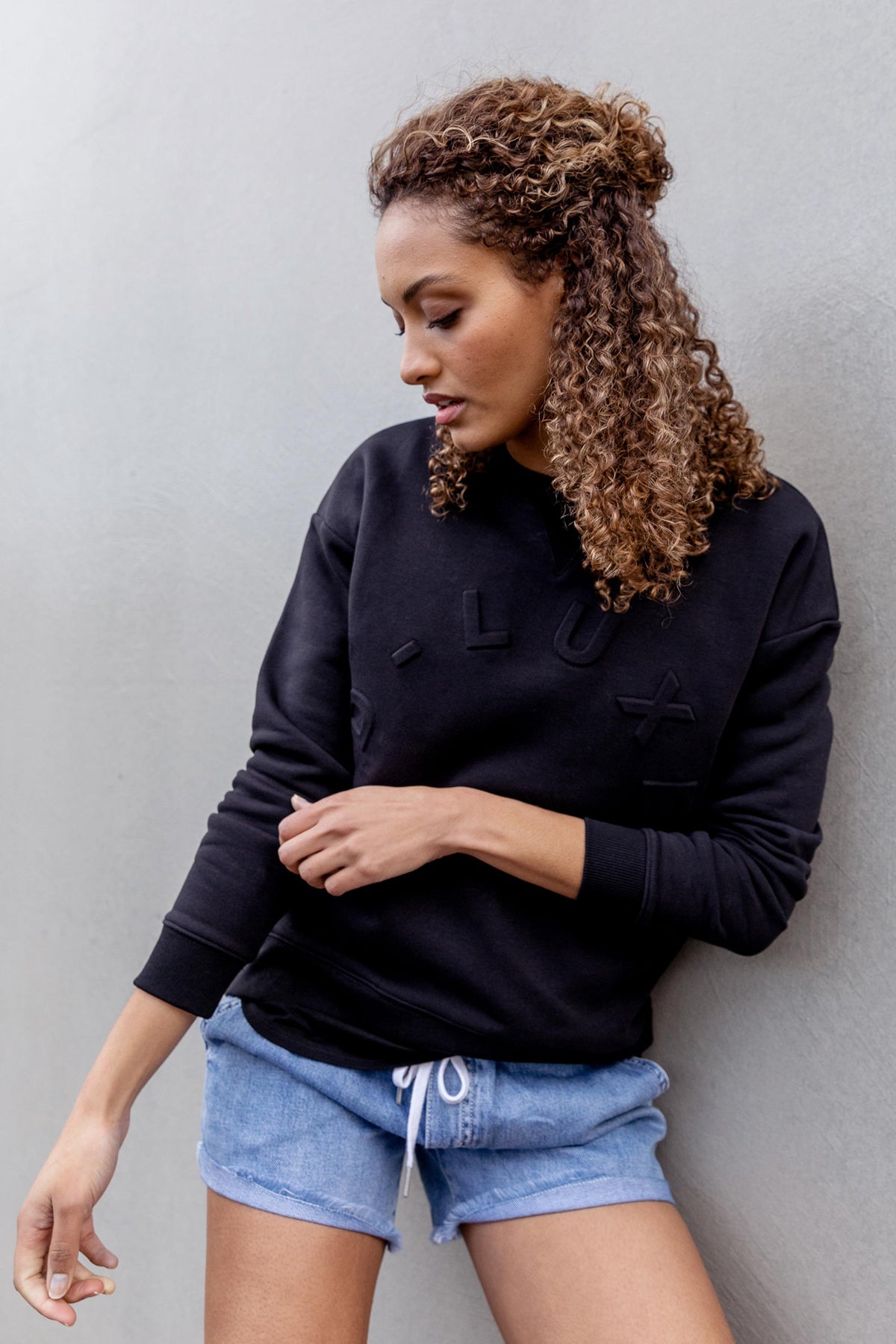 [TEST] D-Luxe Embossed Sweat